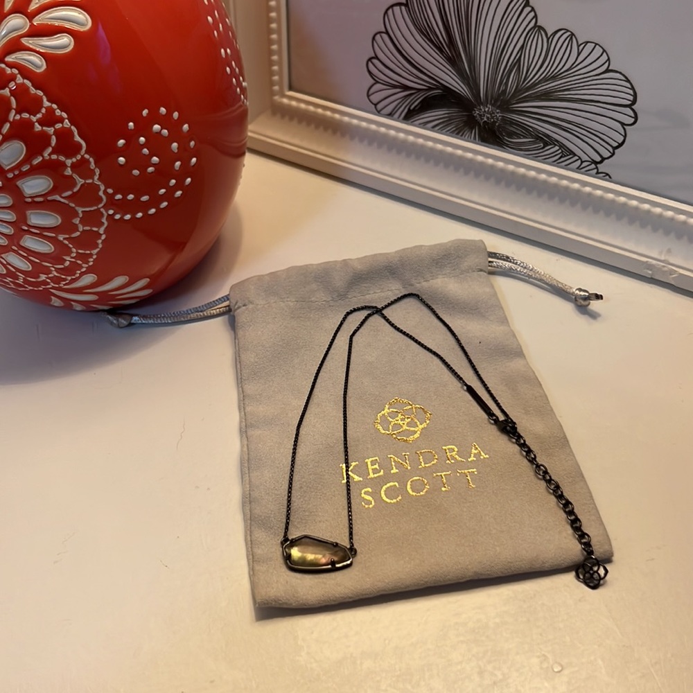 KENDRA SCOTT Elisa Necklace in Black